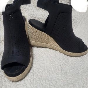 NWT/NWB. Sketchers Indigo Sky Love Dust Sandal